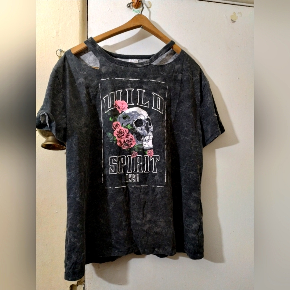 Off shoulder skull top